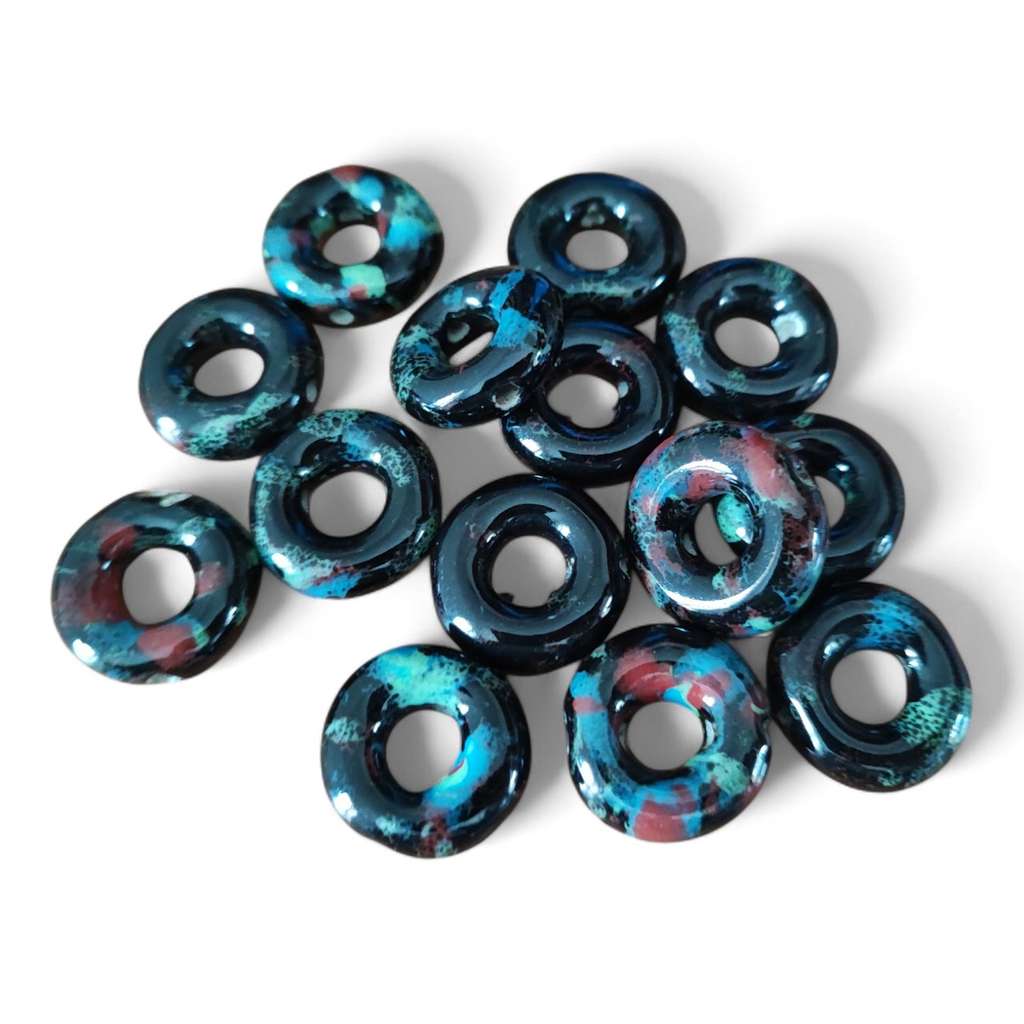 x1 Perle Donut en Porcelaine Artisanale – Couleurs Mélangées – Ø 18 à 22 mm