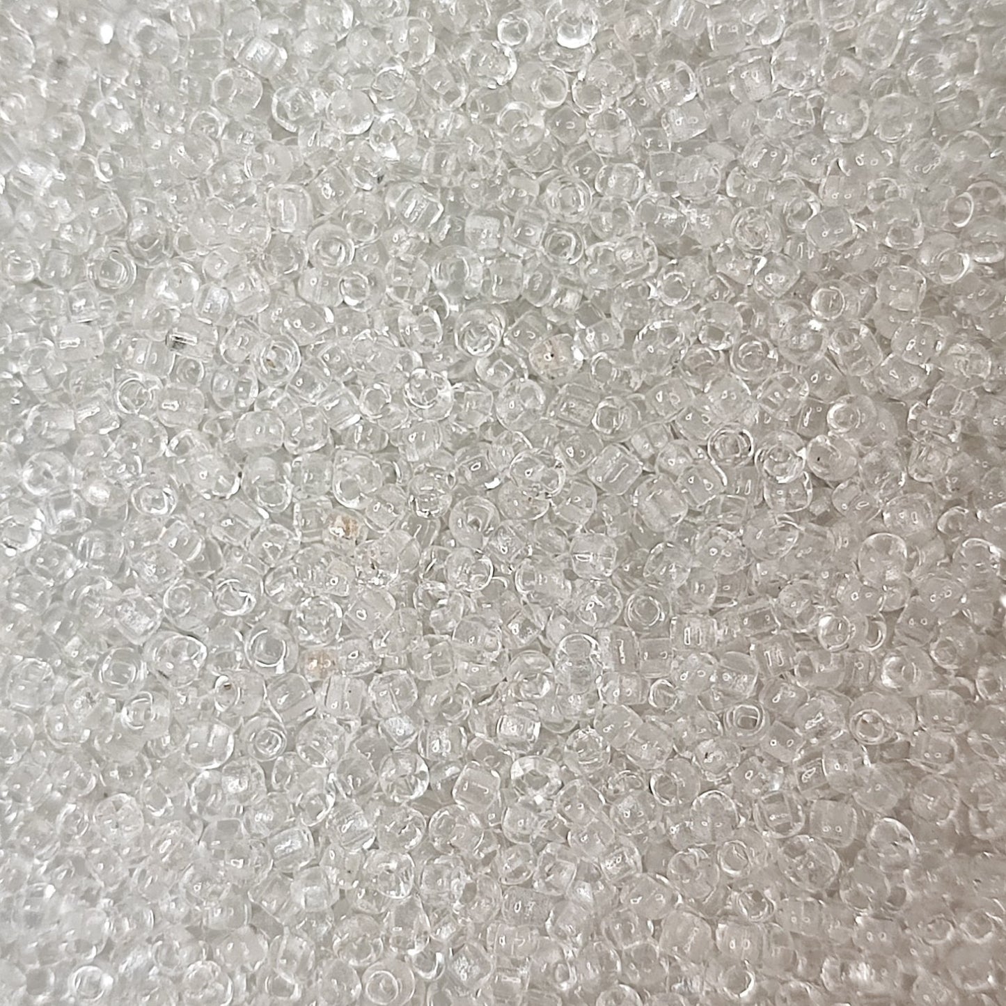 Perles de rocaille en verre – 2mm – Couleurs translucides au choix -25g