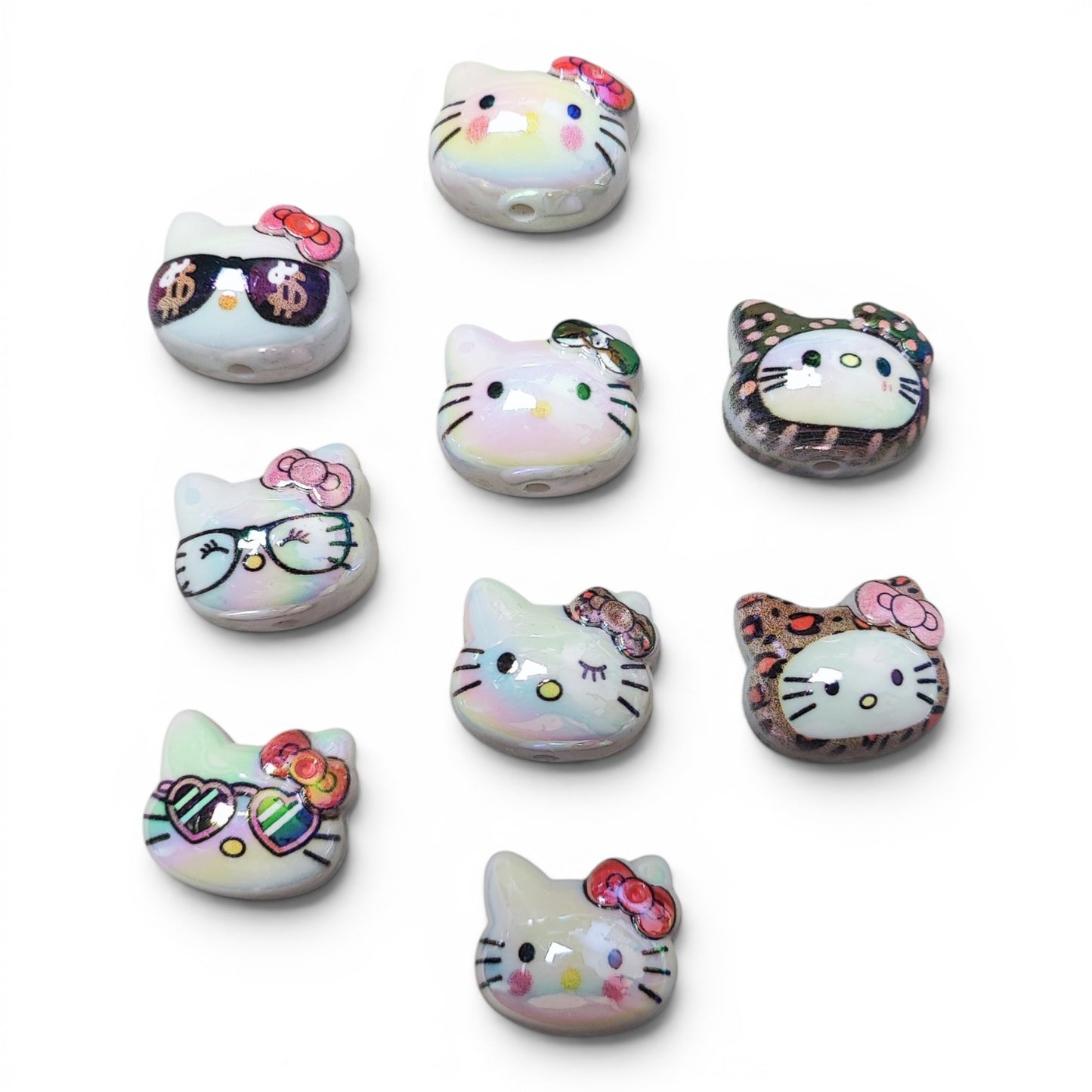 Perles têtes d’Hello Kitty en acrylique – Plusieurs modèles au choix – 23 x 20 mm