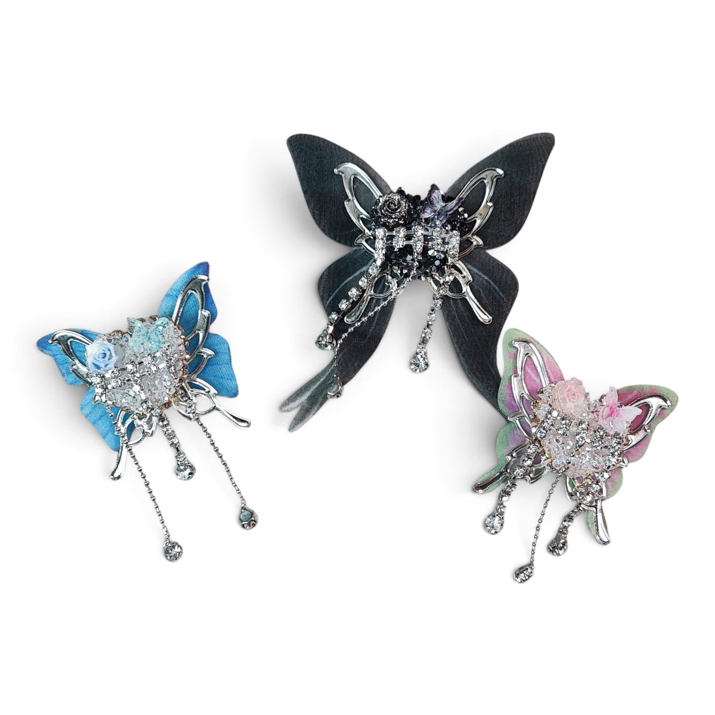 Perle spéciale tige – Papillon décoré de fleurs, pampilles et strass – Coloris au choix