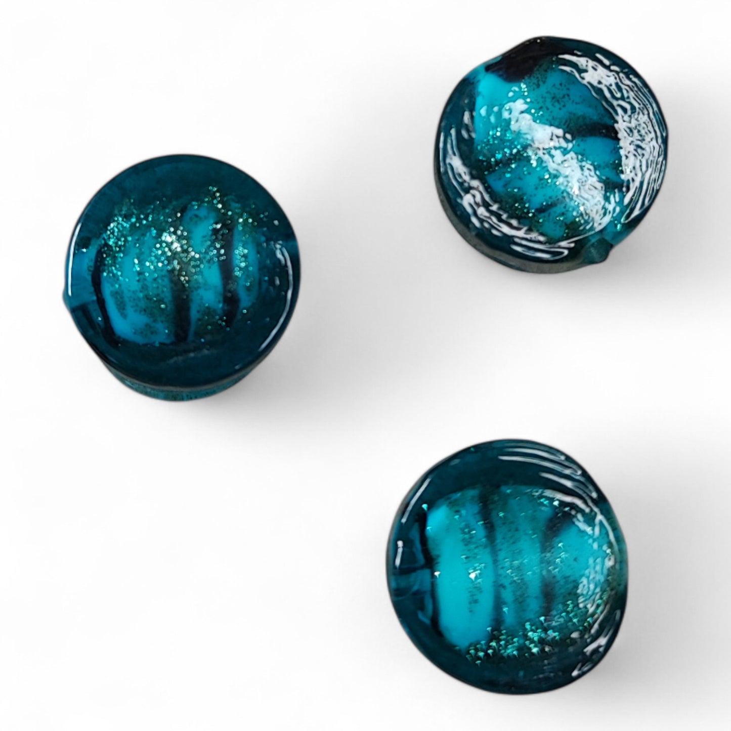 X1 Perle Artisanale en Verre Soufflé – Ronde et Plate 16 mm