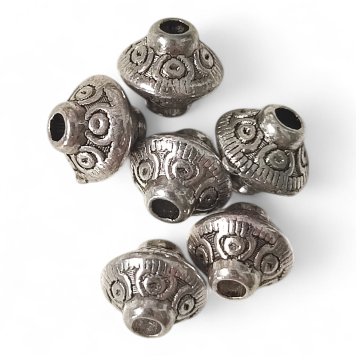 x5 Perles d’Espacement Bicônes Style Tibétain – 6,5 mm