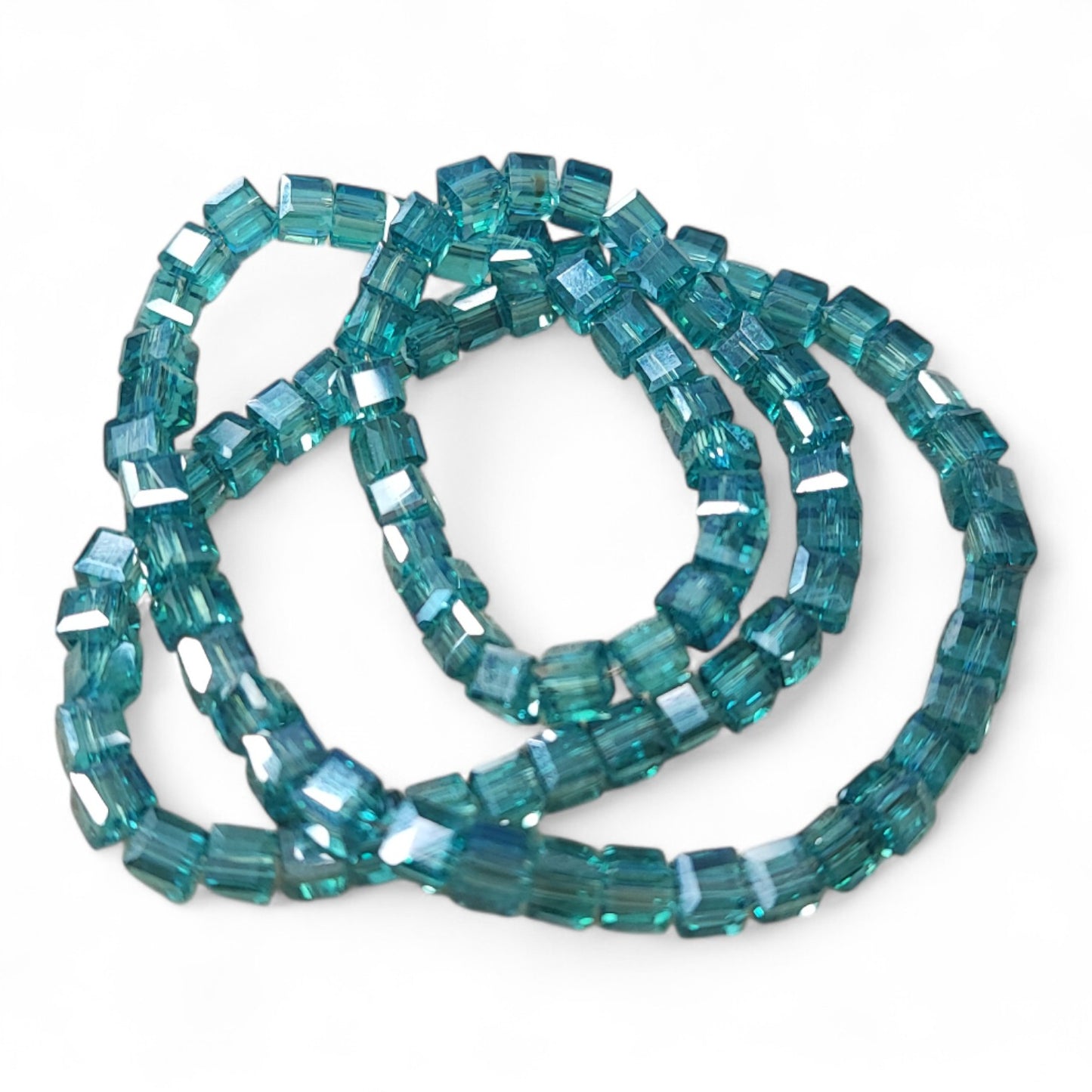 x1 fil de 98 Perles Cubiques en Verre – 4 mm – Facettées et Galvanisées