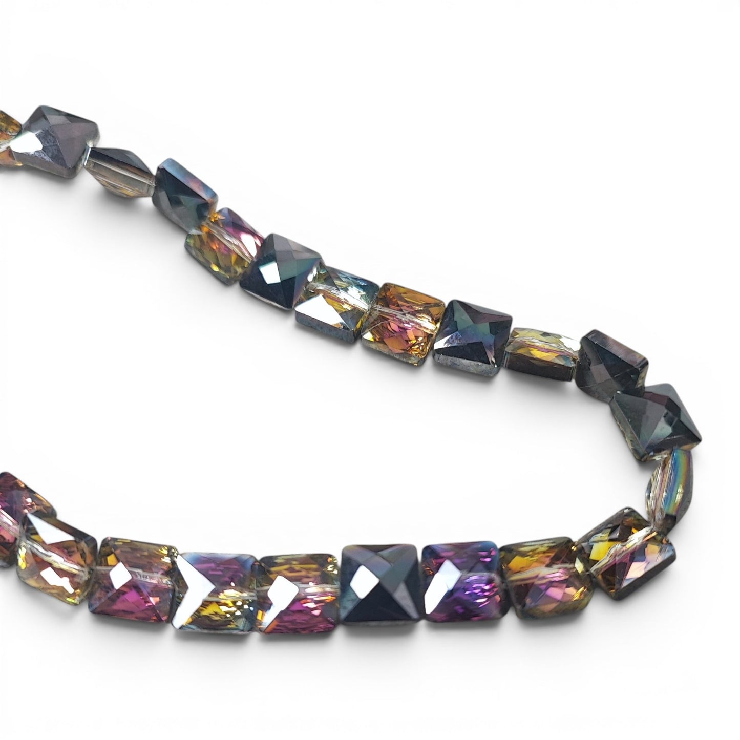 x1 Fil de Perles en Verre Électroplaquées – Carrées Facettées – Noir et Violet – 8x8mm
