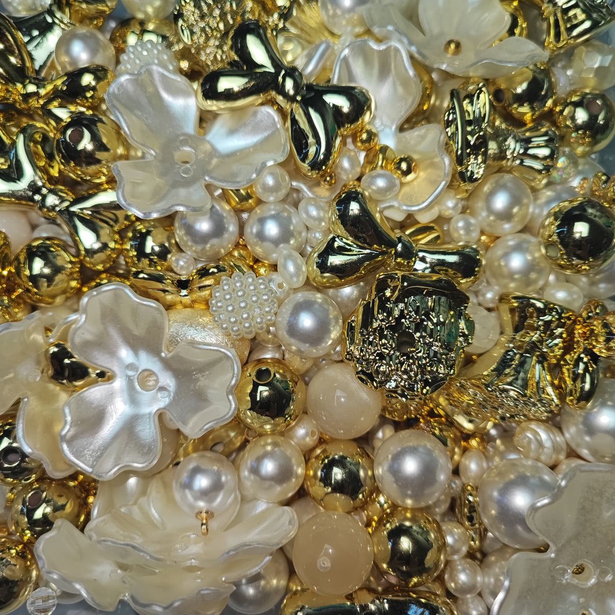 x50 Bouquet Précieux – Collection de perles et pendentifs acryliques