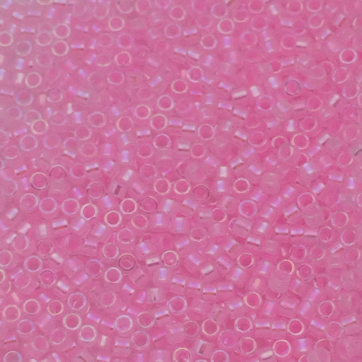 8g perles Miyuki Delicas 11/0 Lined Pale Pink: DB055