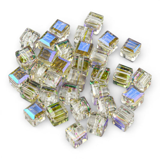 x10 Perles de Verre Facettées Électroplaquées – Cube Fumé Reflets Verts – 5,5 mm