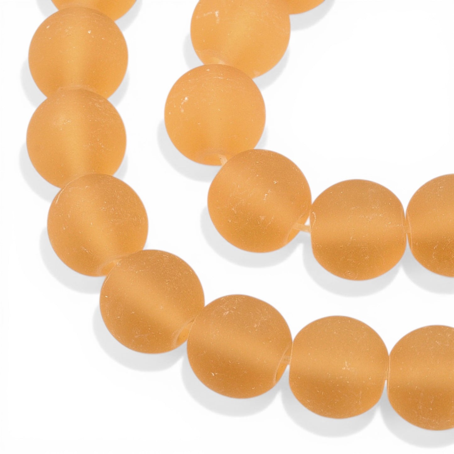 x1 Fil de Perles de Verre Givrées Beiges – Rondes – 8 à 8,5 mm