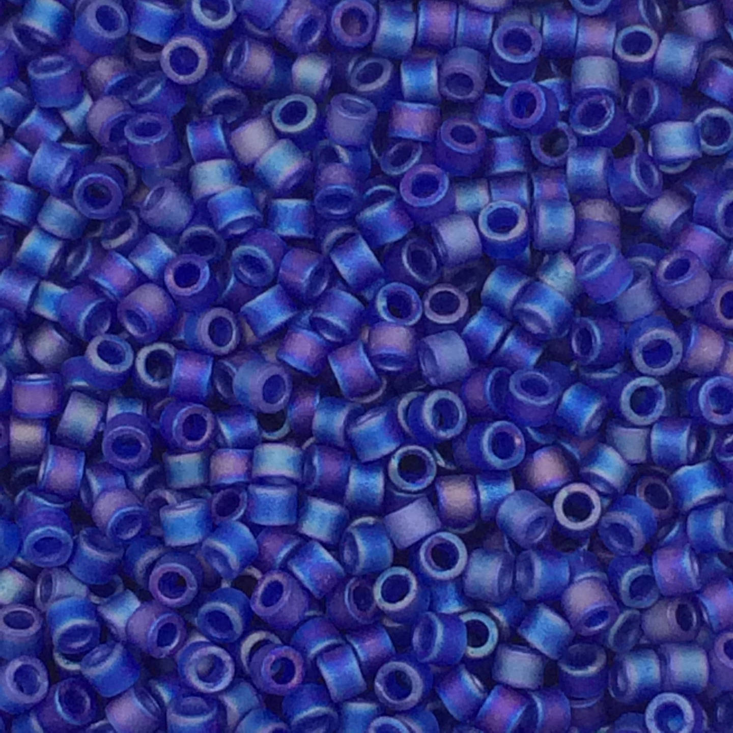 8g perles Miyuki Delicas 11/0, Matte Cobalt AB: DB864