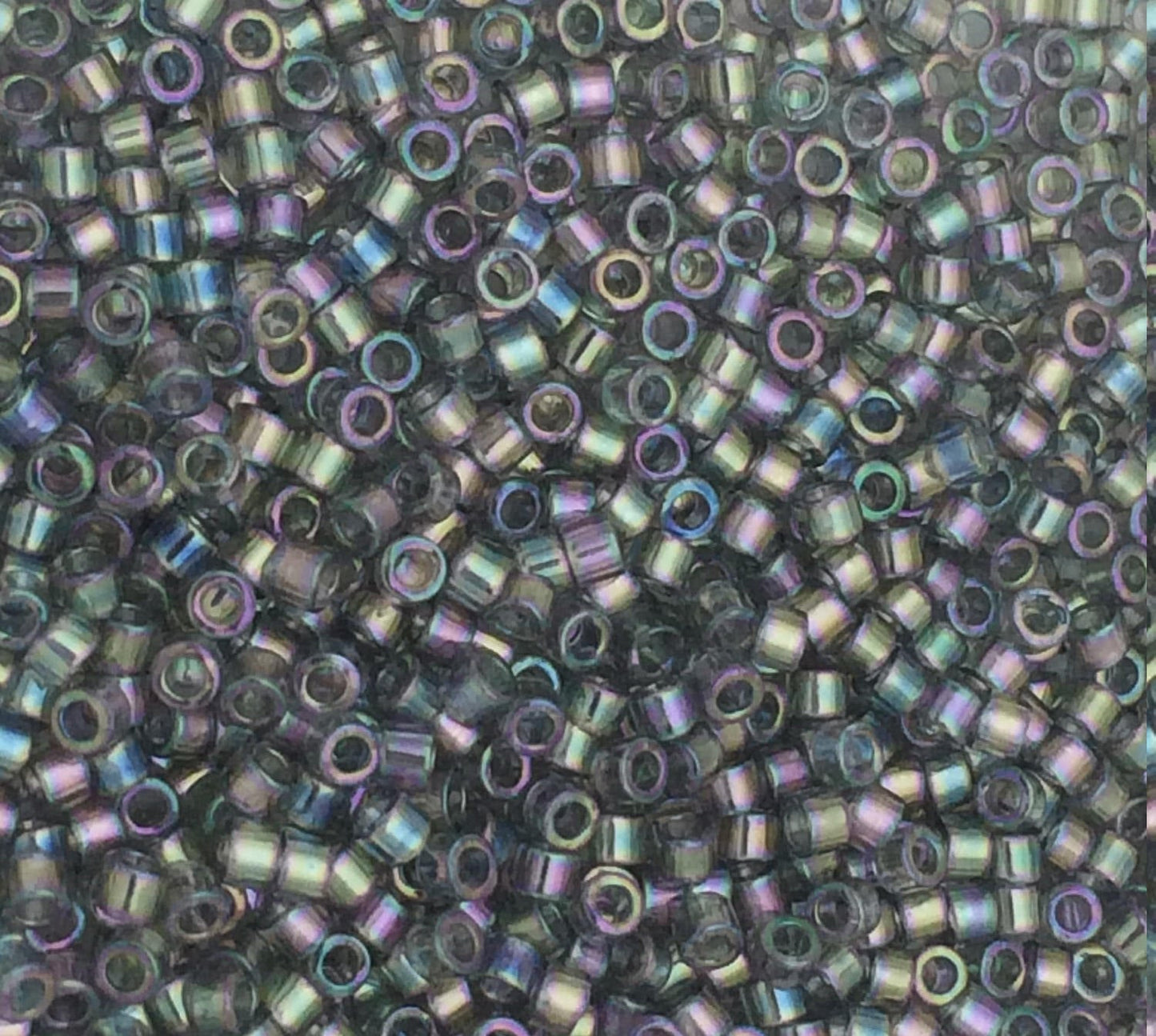 8g perles Miyuki Delicas 11/0 Grey Iris: DB107