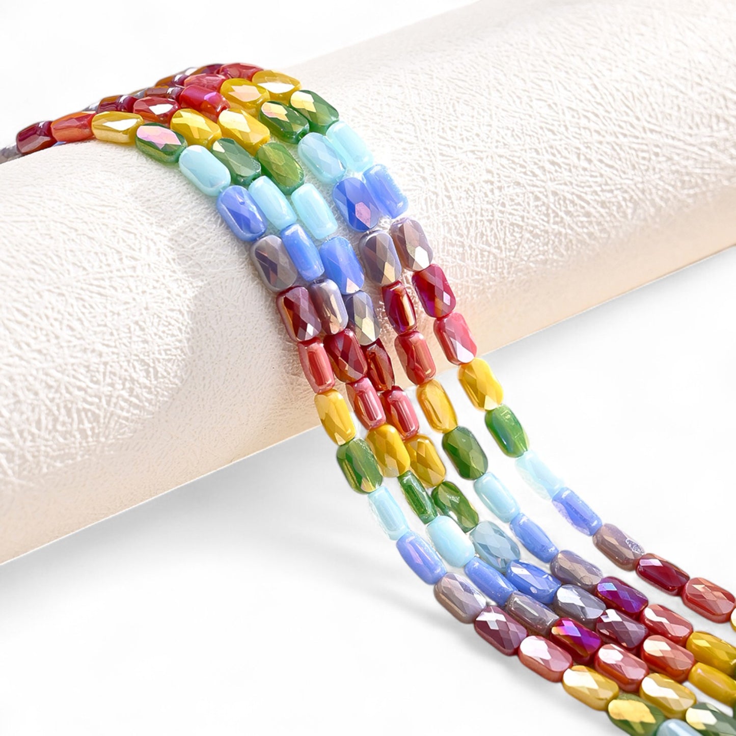 Fil de 28 Perles de Verre Rectangles Nacrés – Couleurs Arc-en-ciel – 7x4 mm