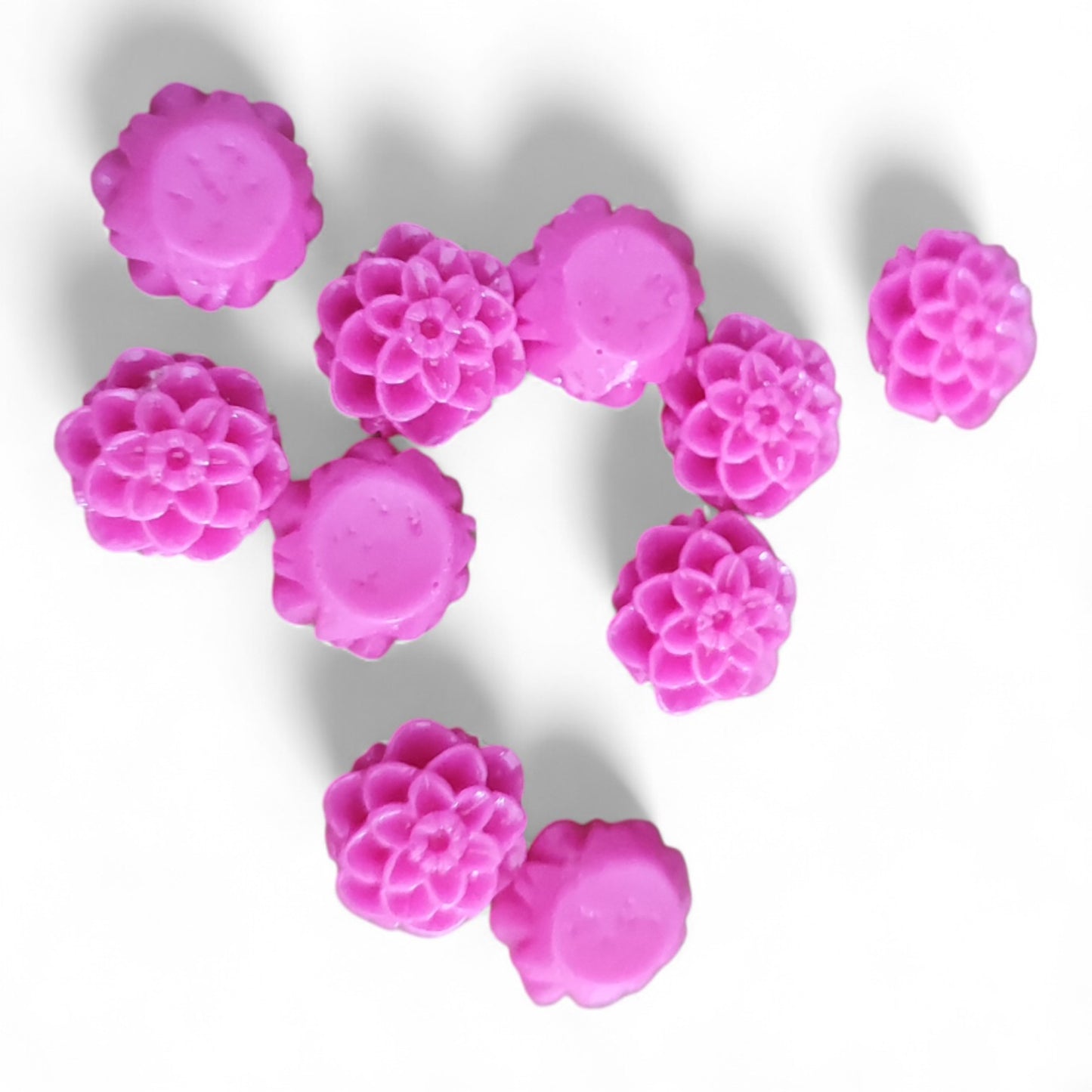 x5 Cabochons Fleur en Résine Opaque – 10 mm