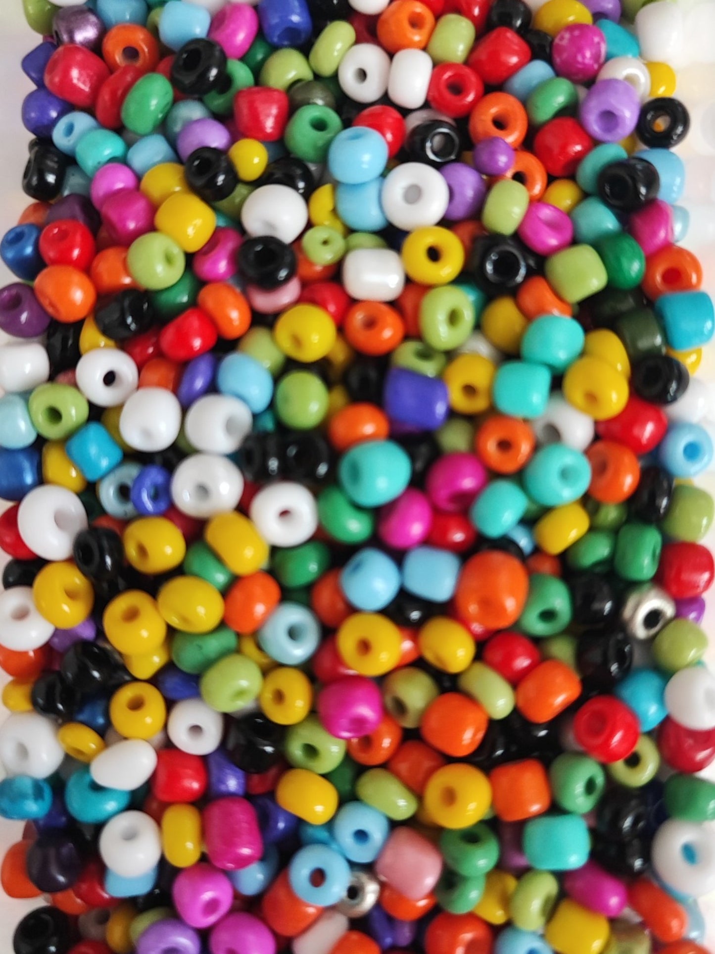 Perles rocailles irrégulières 3/4mm – Multicolores – 25g