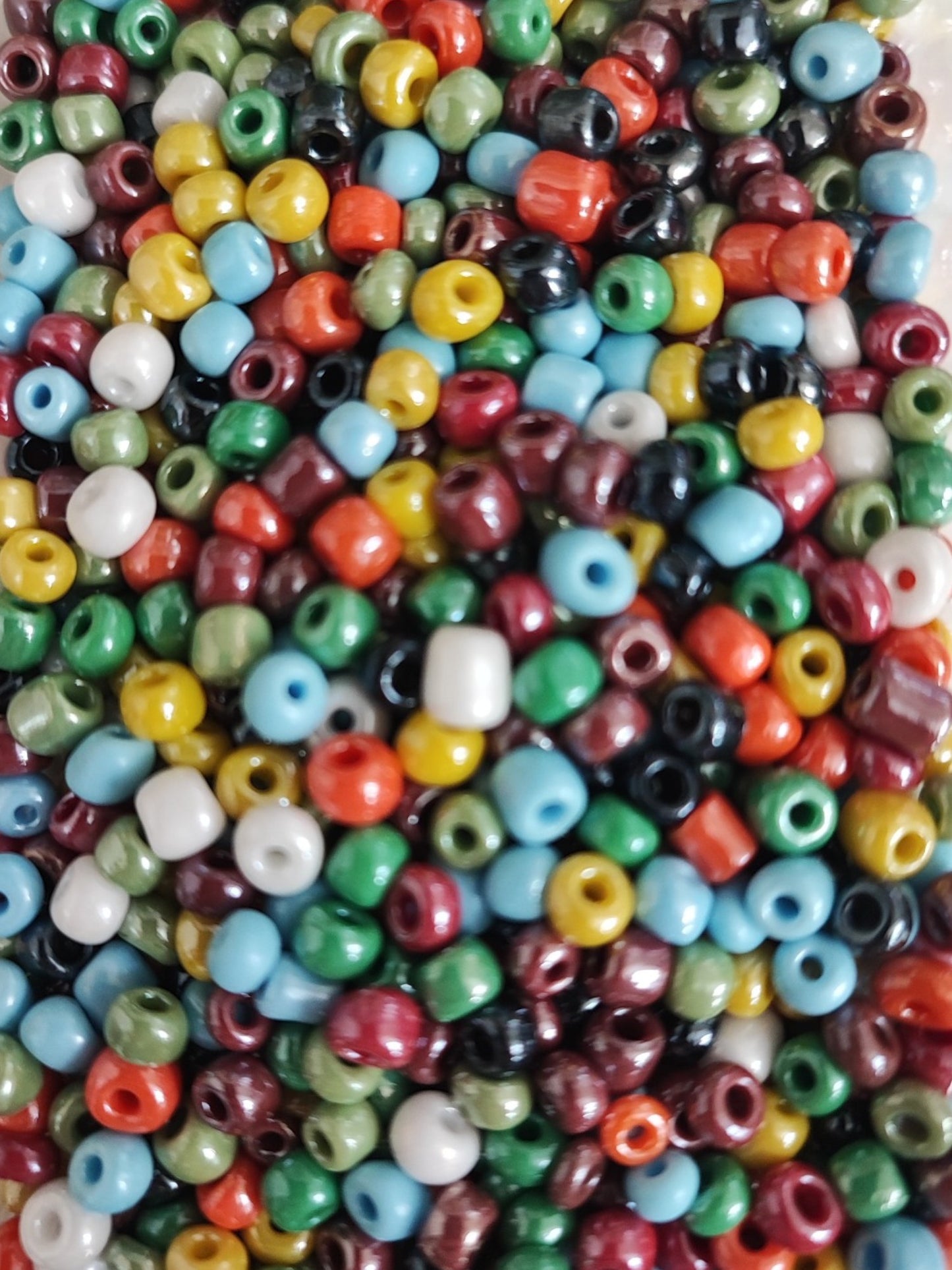 Perles rocailles irrégulières 3/4mm – Multicolores – 25g