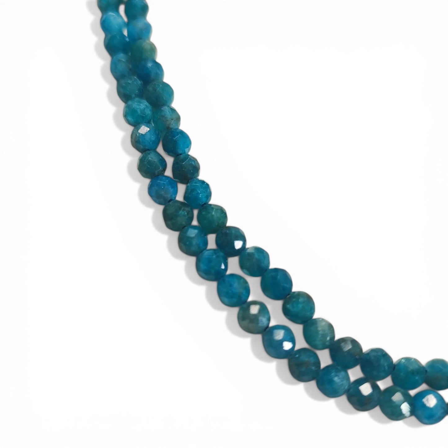 Fil de Perles en Apatite Naturelle – Rondes Facettées – 4 mm – 39 cm