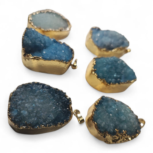 x1 Pendentif Druzy en Agate Naturelle – Galvanoplastie Dorée – Aigue-Marine