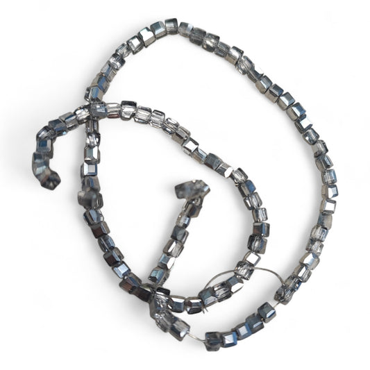 x1 fil de 98 Perles Cubiques en Verre – 3 mm – Facettées et Galvanisées