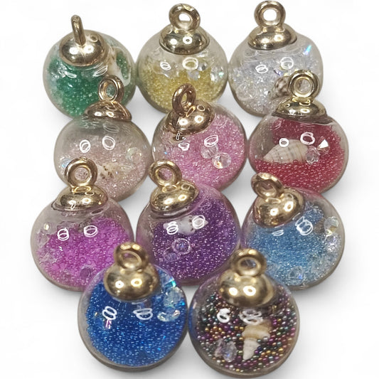 x1 Pendentif Globe en Verre avec mini perles, strass &amp; coquillage – 16x21 mm