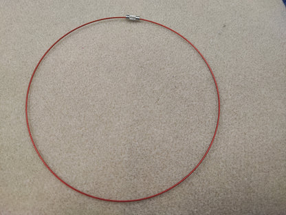 Collier Tour de Cou en Fil d’Acier Gainé – 43 à 45 cm