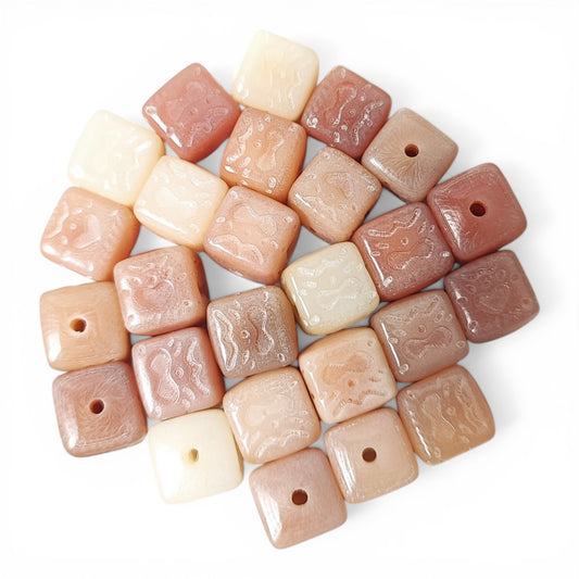 Lot de 5 Perles en graine de Bodhi – Forme cube rose 10 mm