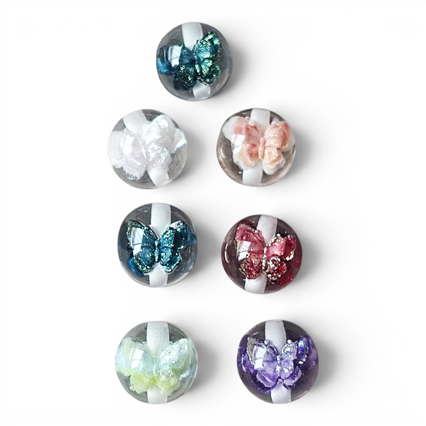 x1 Perle en résine avec inclusions de papillons pailletés – 16 mm – Compatibles tiges