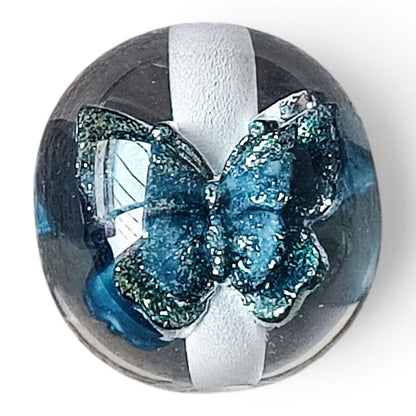 x1 Perle en résine avec inclusions de papillons pailletés – 16 mm – Compatibles tiges