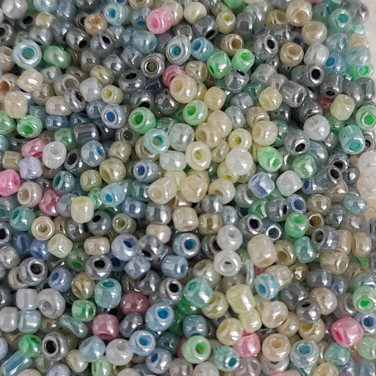 Perles de rocaille en verre – 3mm – Couleurs variées -25g