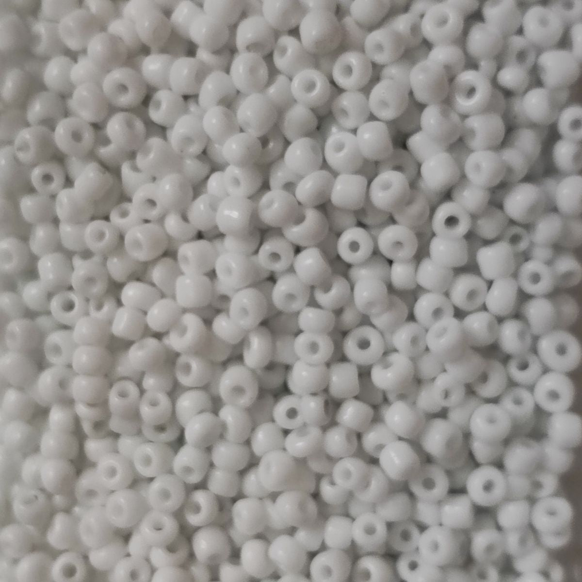 Perles de rocaille en verre – 3mm – Couleurs variées -25g