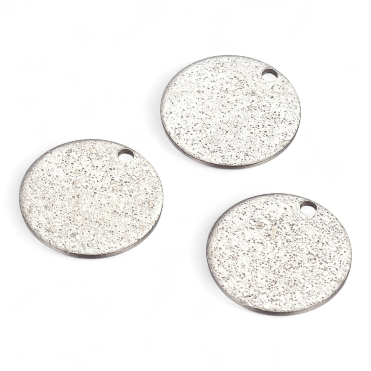 x2 Pendentifs Ronds Texturés Scintillants en Acier Inoxydable 304 – 15 mm