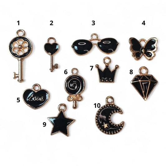 Breloques Dorées et Émaillées noires – Motifs au Choix