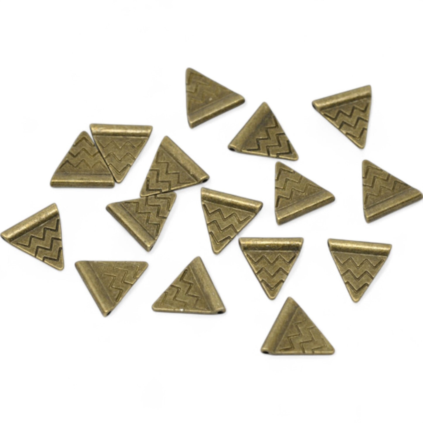 x2 Pendentifs Intercalaires Triangle – Bronze Antique – 14 mm