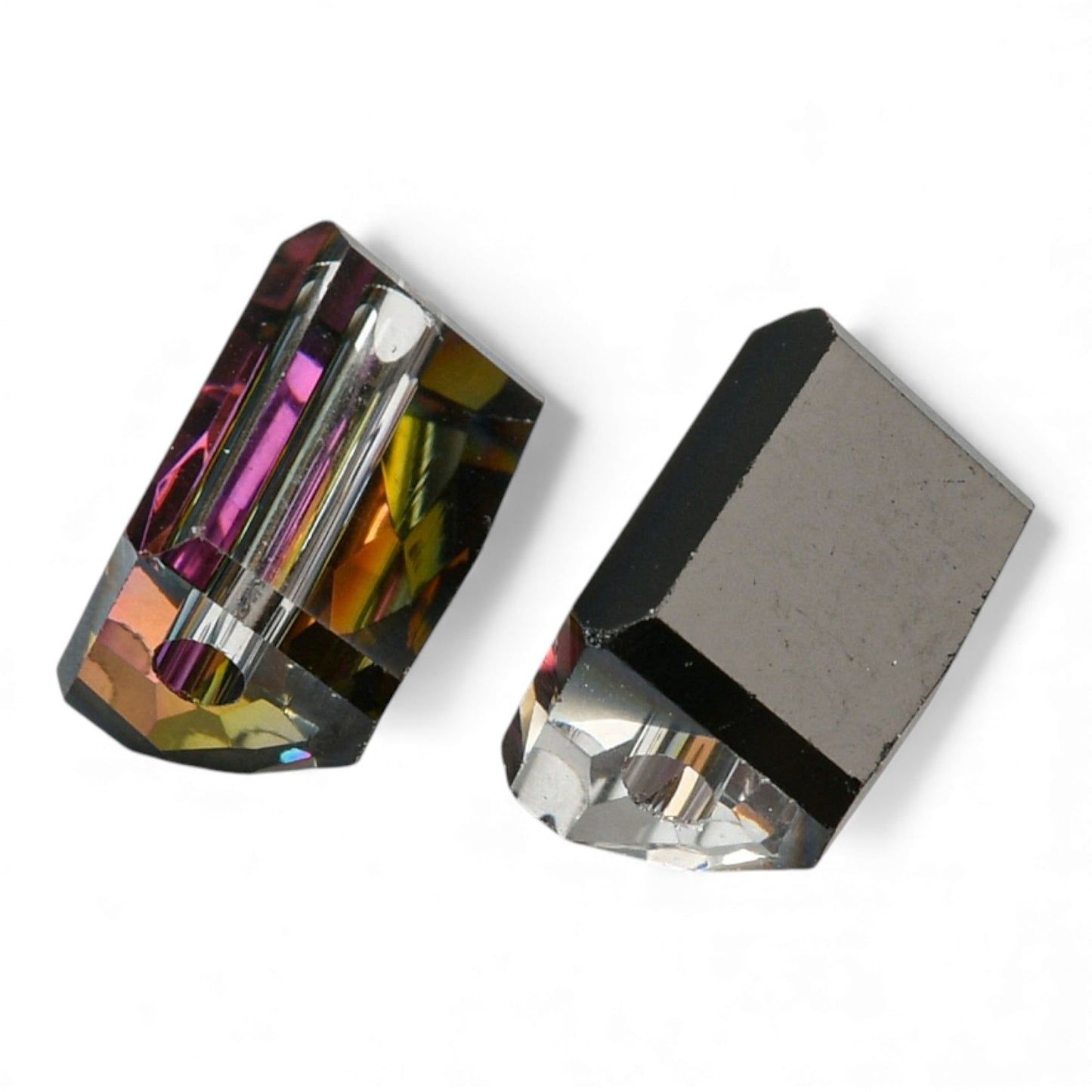 x10 Perles de Verre Électroplaquées – Triangulaires Noir reflets violets – 7,5 mm