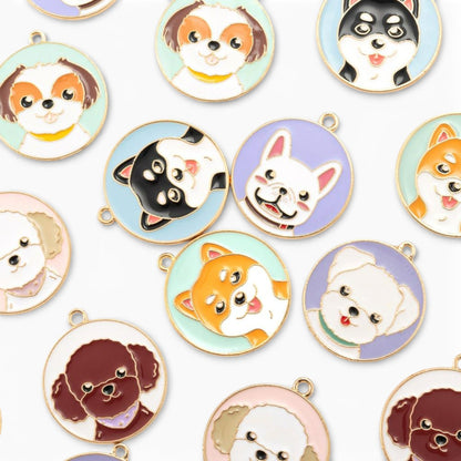 x1 Pendentif Rond Plat Émaillé – Motif Chien – Doré – 28 mm