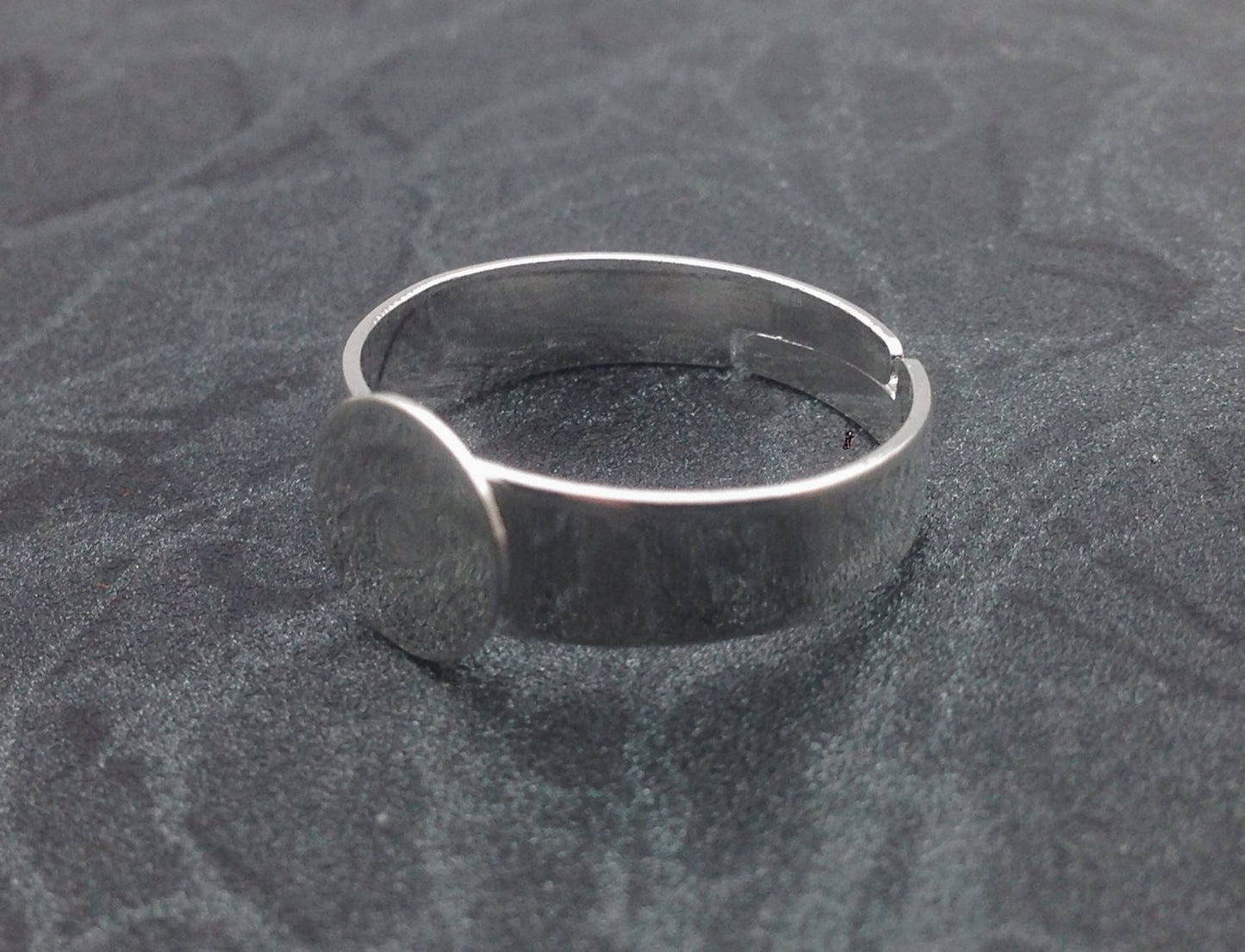 x1 Support de Bague Réglable – Plateau 8 mm – Argenté Clair