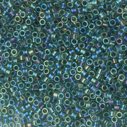 8g perles Miyuki Delicas 11/0 Lined Lime AB: DB060