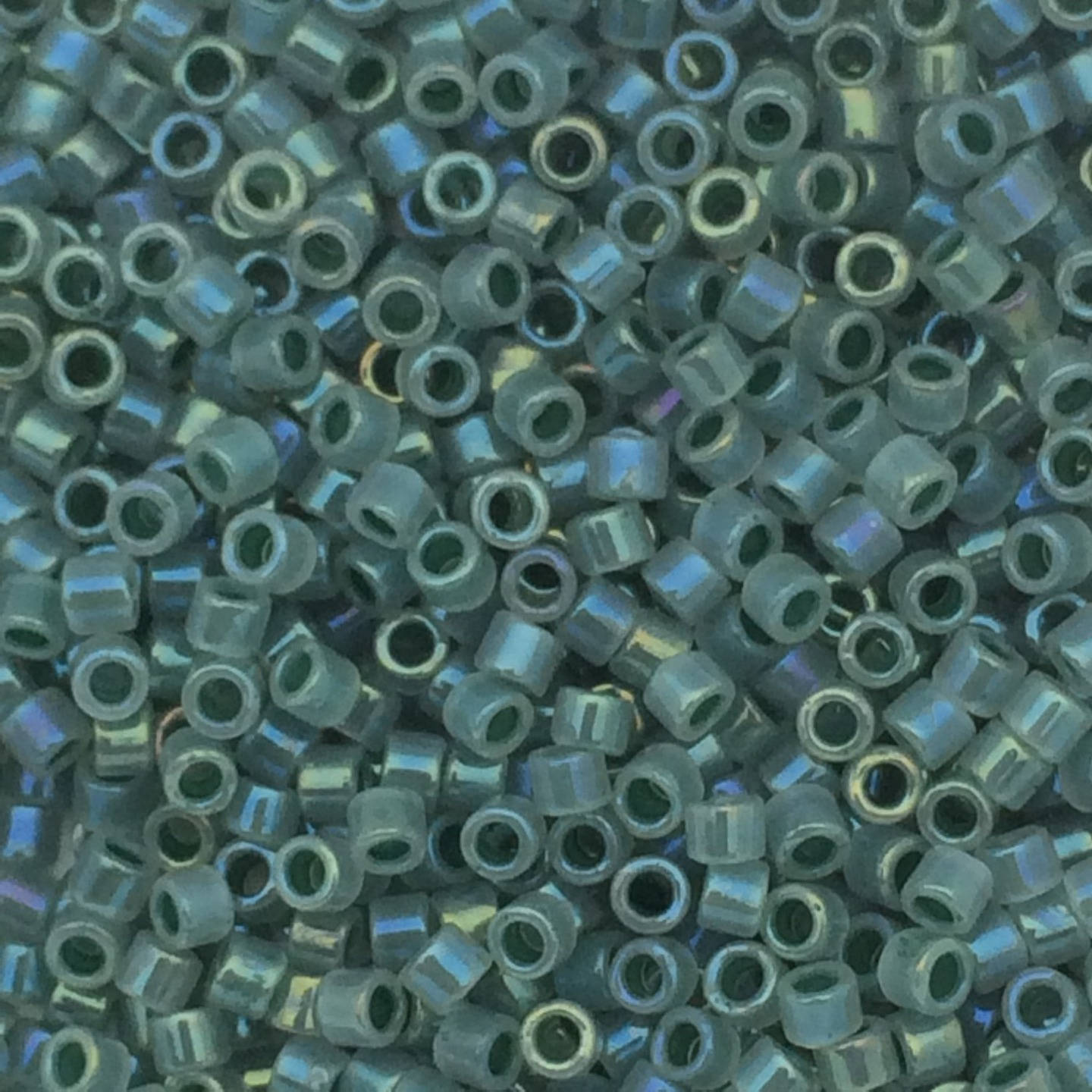 8g perles Miyuki Delicas 11/0, Forest Green Lined Opal AB: DB1768