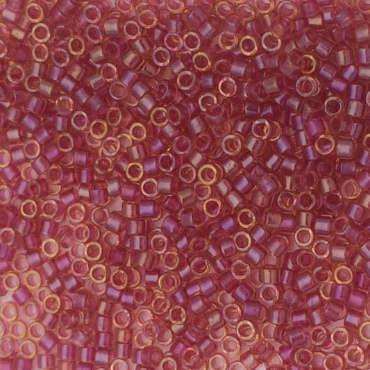 8g perles Miyuki Delicas 11/0 Lined Light Cranberry AB: DB062