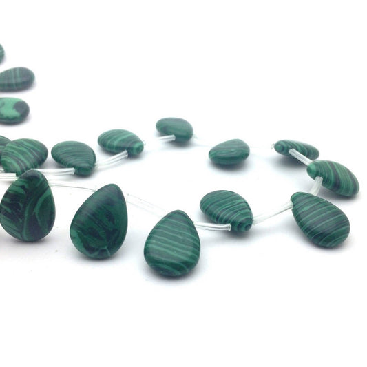 x2 Perles Goutte en Malachite Synthétique – 18x13 mm